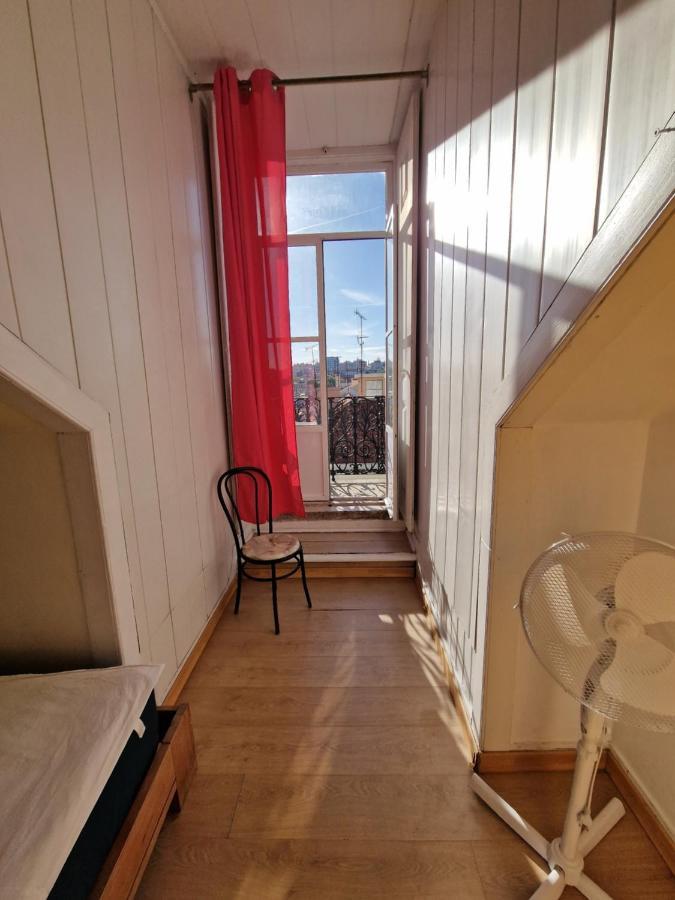 Quarto Individual com Casa de Banho Partilhada